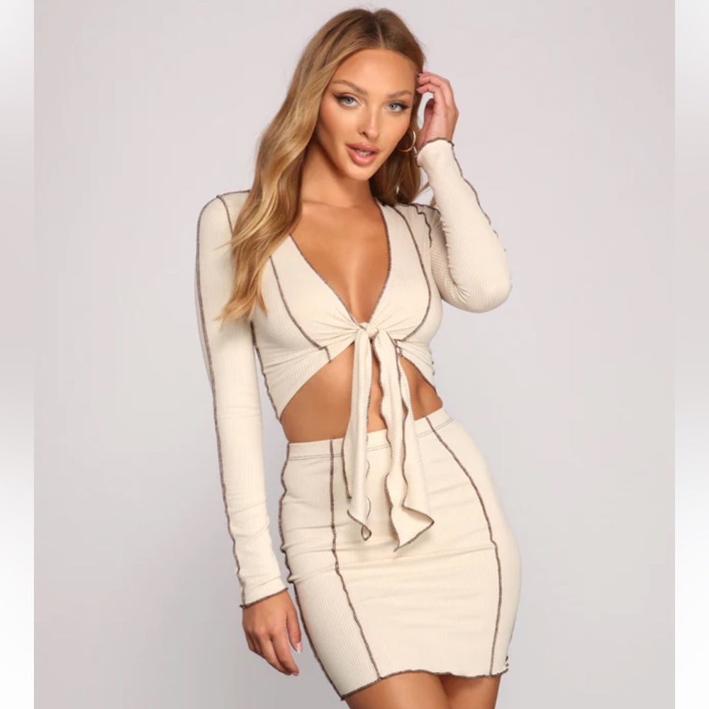 Caught On-Trend Tie-Front Crop Top size medium